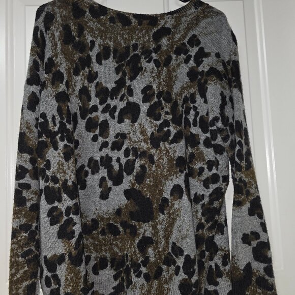 Crown & ivy animal print sweater size large leopard - Picture 3 of 3
